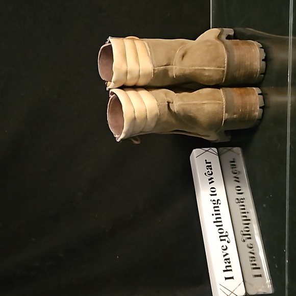 Manas Designs leather lace up lug sole ankle boots - Picture 4 of 9